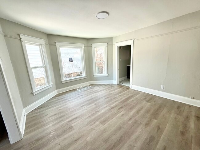 Photo - 1201 67th St