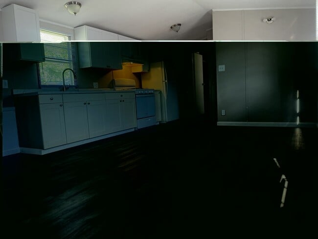 Photo - 39 1/2 Long St