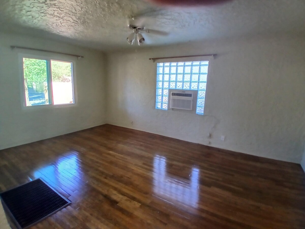 Photo - 1230 Montrose Pl SW