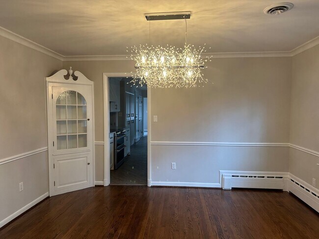 Photo - 2405 Crest St