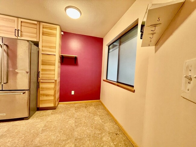 Photo - S. PDX 2Bed 2Bath ~ Condo~Near OHSU w/ 2 Reserved parking spots & Washer & Dryer!