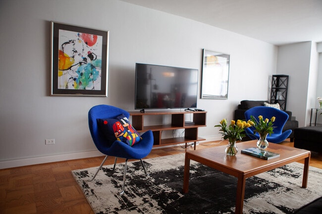 Living room - 4466 W Pine Blvd Unit 4G