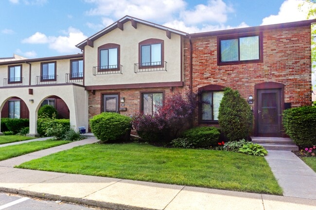 Building Photo - Spanish Gardens Rental