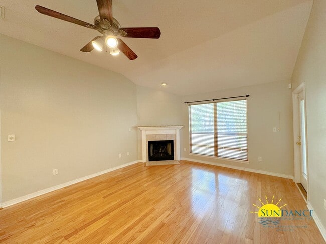 Photo - Cul-de-Sac Charm: Beautiful 4 Bedroom Home in Mary Esther Near Beaches and Bases!