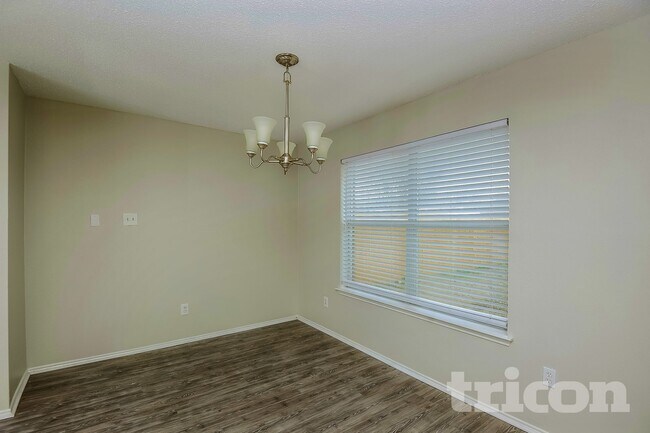 Photo - 516 Cambridge Dr