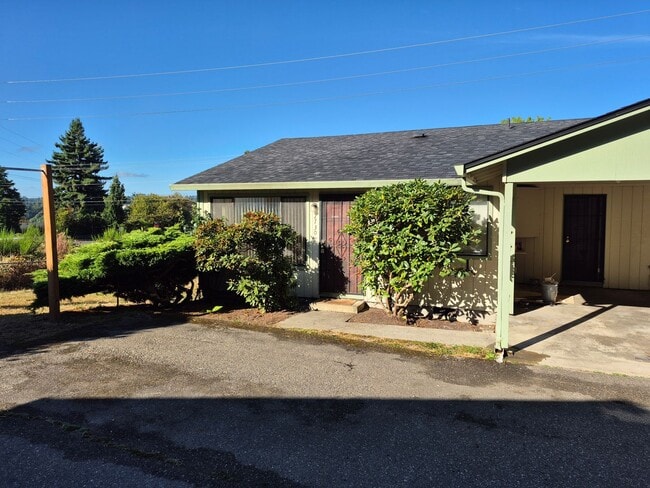 Building Photo - Upgraded 2 Bedroom Duplex Walking Distance... Rental