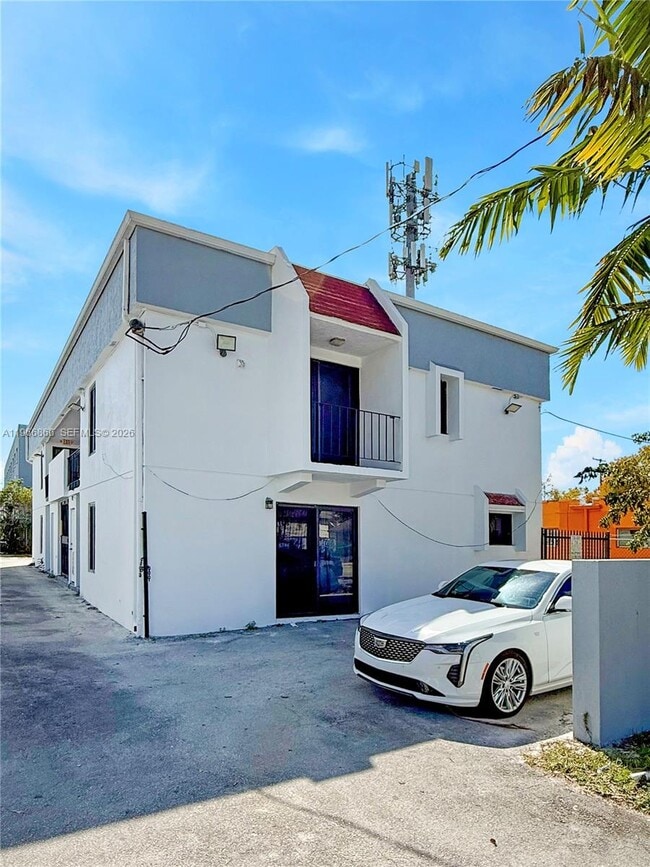 Photo - 852 SW 1st St Unidad 6