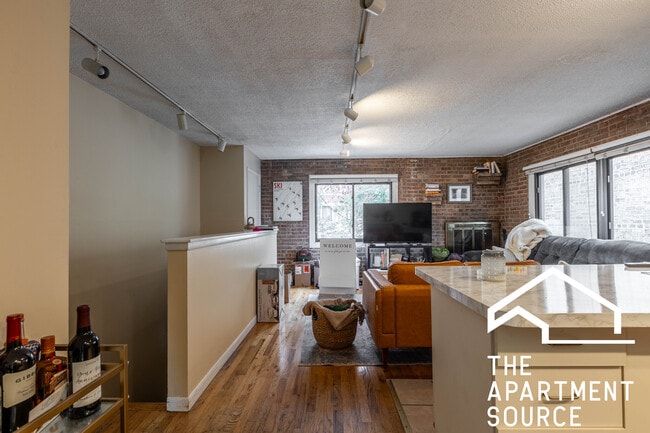 Photo - 715 W Diversey Pky Unit 1A