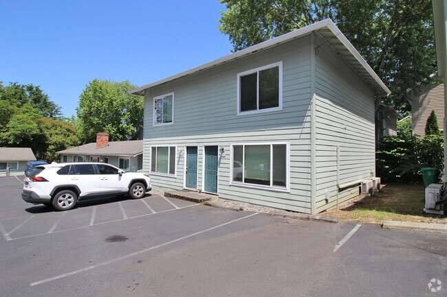 Building Photo - 10535-10535 NE Fremont St Rental