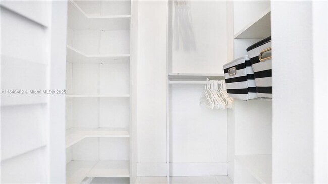 Photo - 770 Claughton Island Dr Unidad 1502