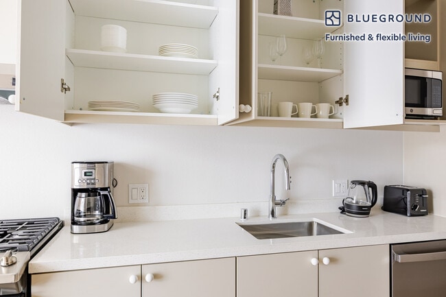 Photo - 200 Mesnager St Unidad FL4-ID1245