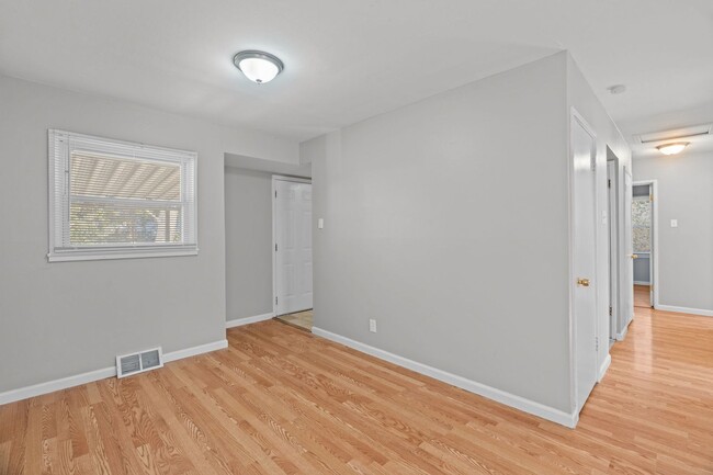 Photo - 317 Cameron Rd