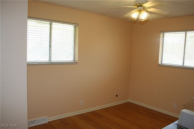 Building Photo - 300 Calvin Dr Unit 300 & 304 Rental