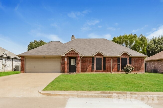 Building Photo - 409 Roan Ln