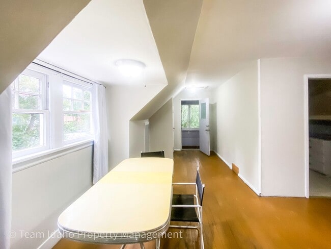 Photo - 811 E 6th St Unit 811.5 E 6th Street - Upper