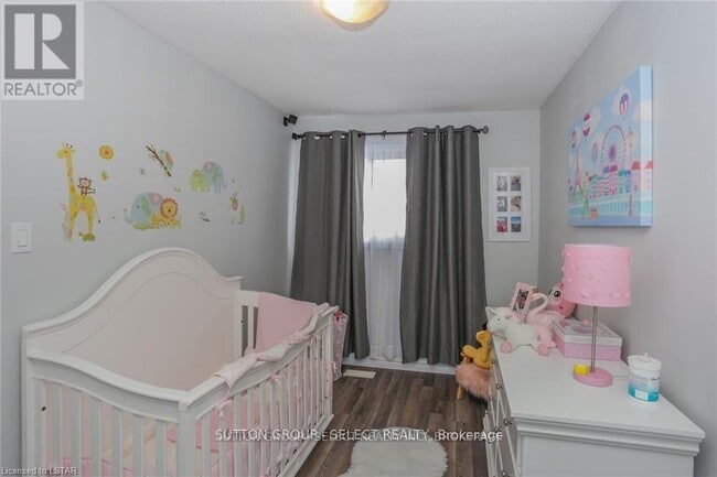 Photo - 70 Fiddlers Green Rd