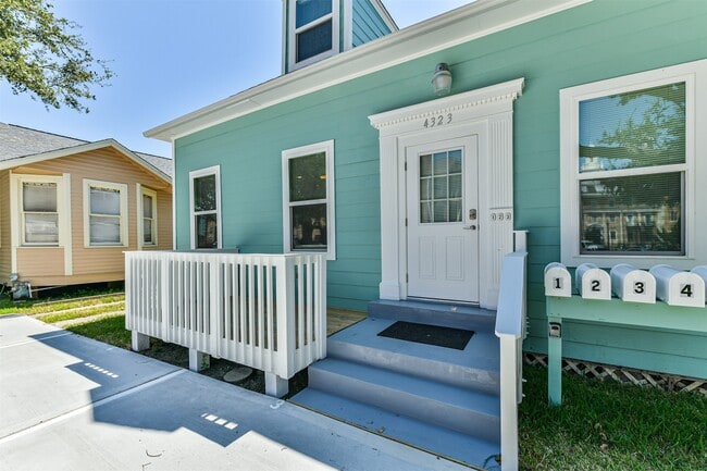 Building Photo - 4323 Ursuline St Unit 1 Rental