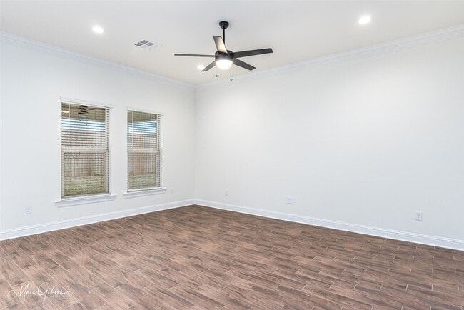 Photo - 732 Crozier Dr