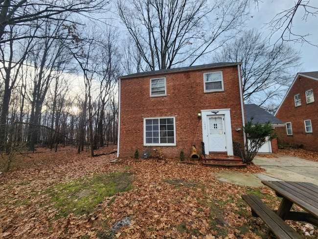 Building Photo - 1986 Idlehurst Dr Rental