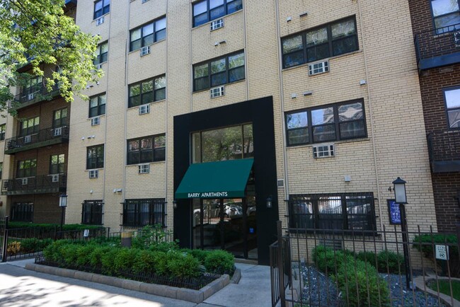 Building Photo - 450 W Barry Ave Rental