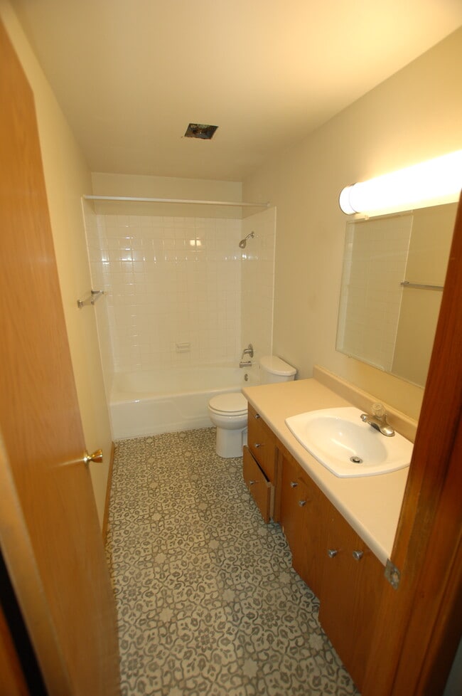 Photo - 1225 Broadway N