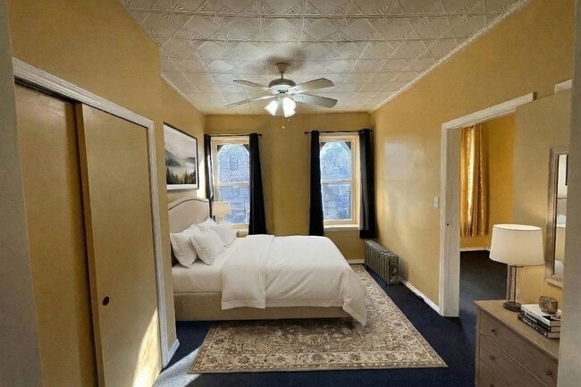 Photo - 2001 Bergen St