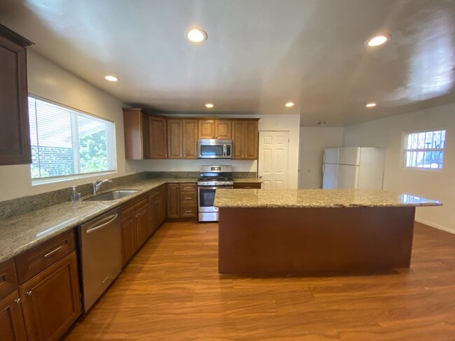 Photo - Large House, Close to Campus!!