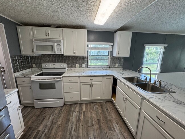 Photo - 604 NE Craven St