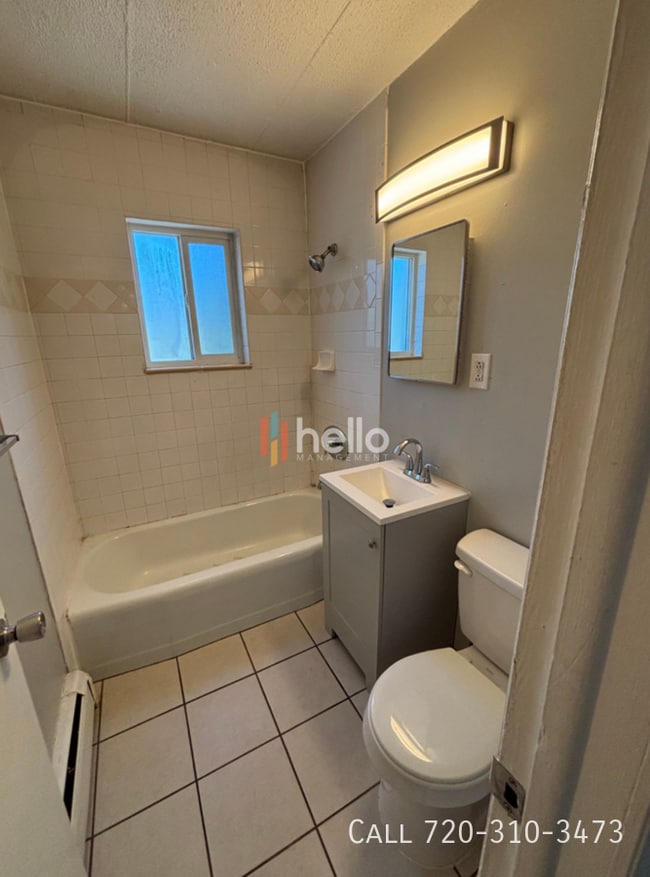 Building Photo - 1806 E La Salle St Unit 02