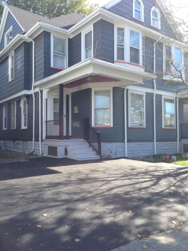 324-326 Mt Hope Ave