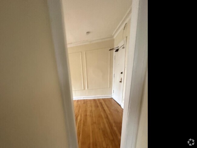 Building Photo - 1 bedroom in Chicago IL 60610 Rental