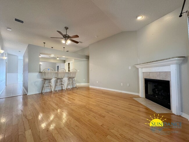 Photo - Cul-de-Sac Charm: Beautiful 4 Bedroom Home in Mary Esther Near Beaches and Bases!