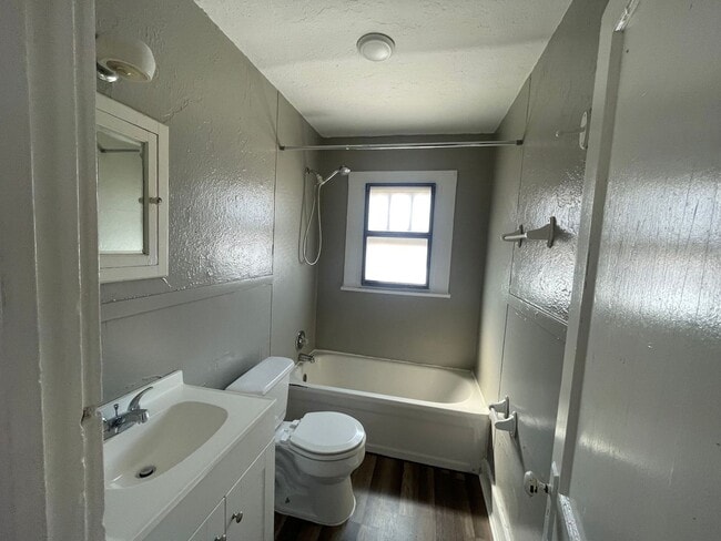 Photo - 703 Ross St Unit B