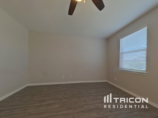 Photo - 2036 Charismatic Dr Casa