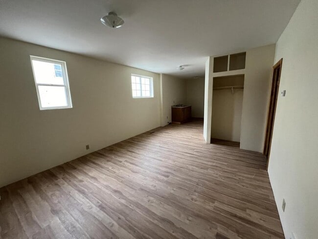 Building Photo - 401 Nichols St