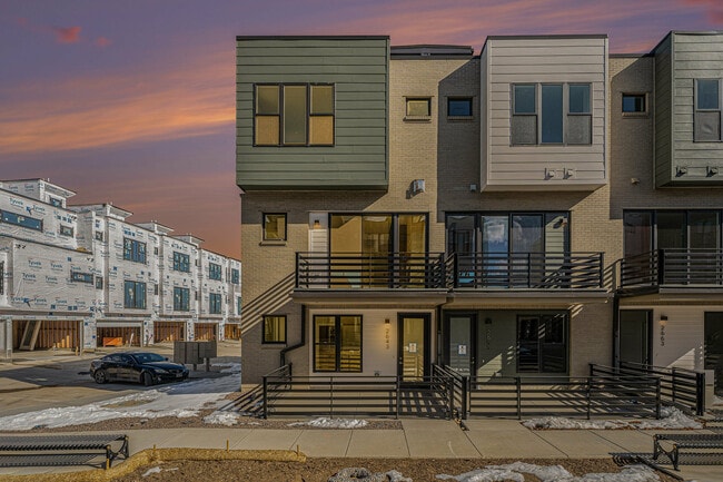 Building Photo - 2643 Nicholas Wy