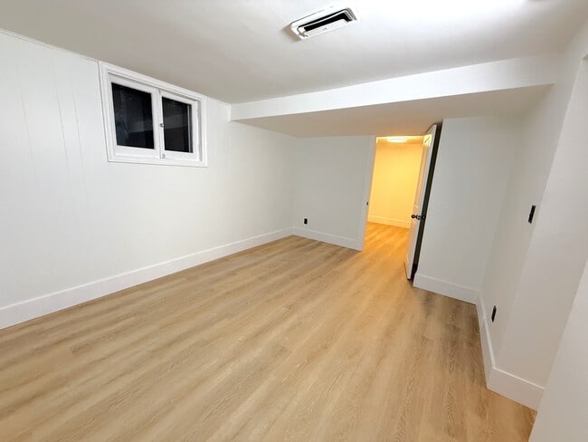 Photo - 330 Willingdon Av Unité 1