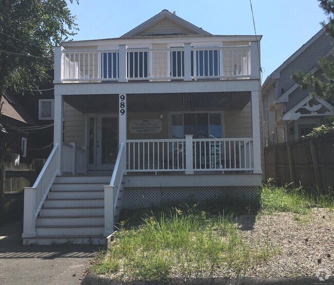 Building Photo - 989 Fairfield Beach Rd Rental