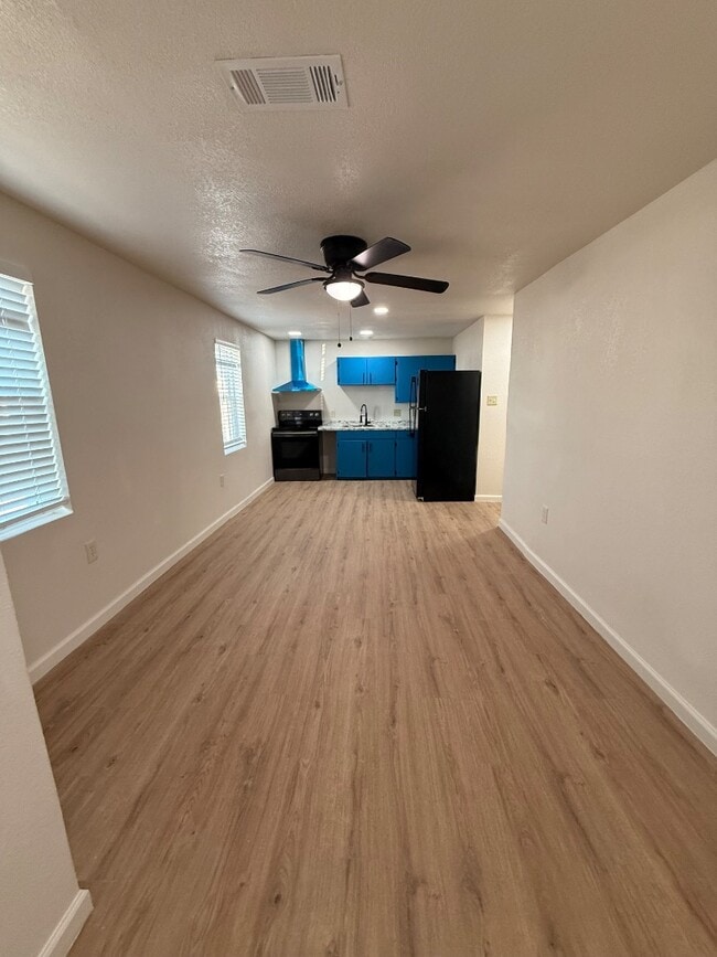 Photo - 4200 Gram Ln