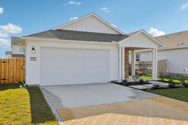 Photo - 1004 Yaupon Holly Dr