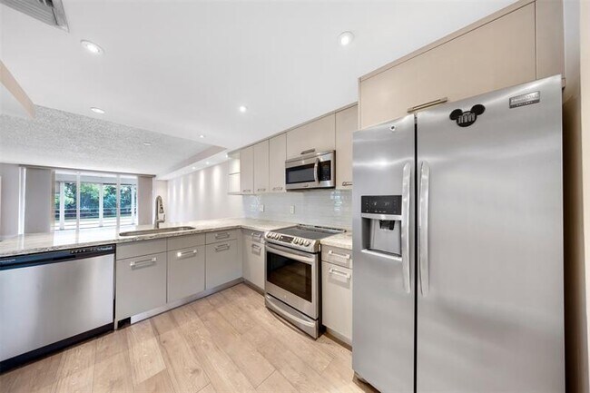 Photo - 800 E Cypress Ln Unit 206