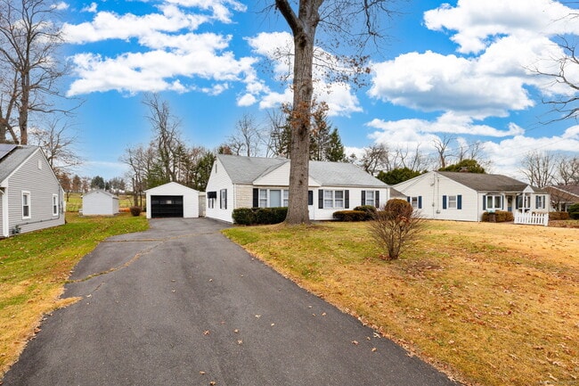 Photo - 92 Indian Hill Rd