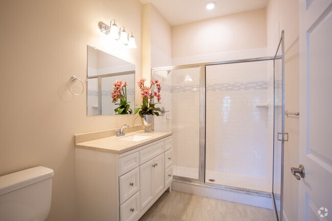 2BR, 2BA w/ Den - 1,470 SF Cotee - 2nd Bathroom