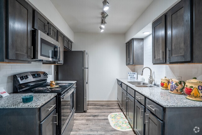 Building Photo - Willow Creek Apartment Homes