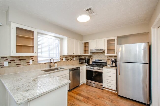 Photo - 1066 Wedgewood Ln
