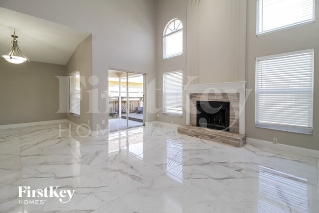 Photo - 518 Whittingham Pl