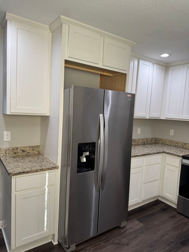 Photo - 3 Bed/2 Bath Townhouse near Downtown Shakopee- Available Now!
