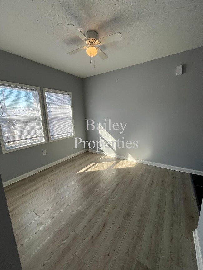 Photo - 952 S Floyd St Apartamento