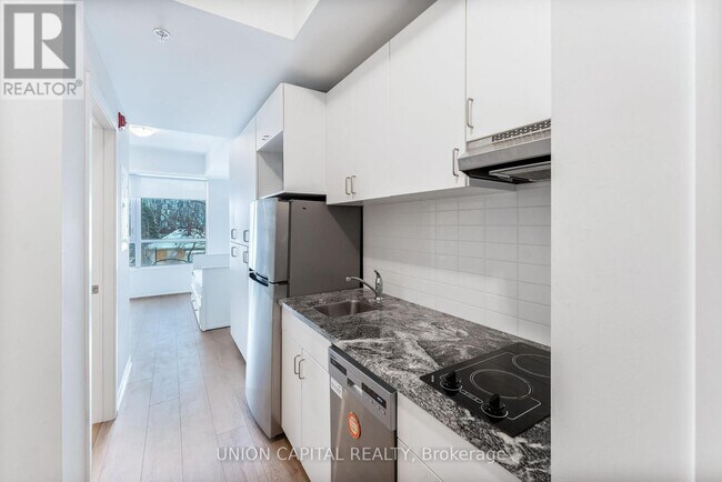 Photo - 1800 Simcoe St N Unité 201