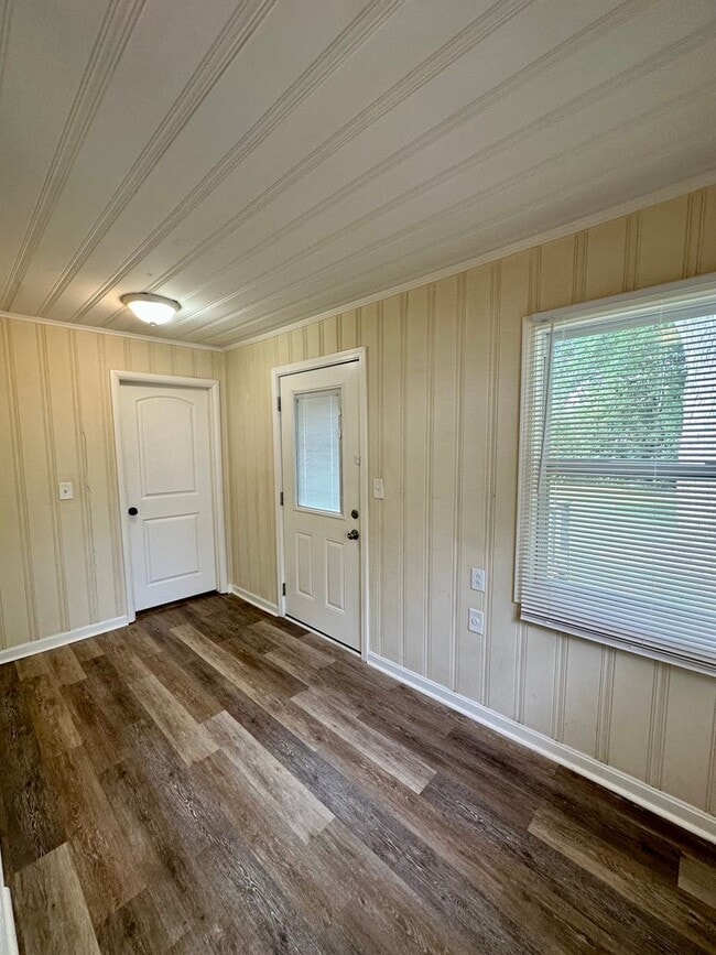 320 Mockingbird Ln
